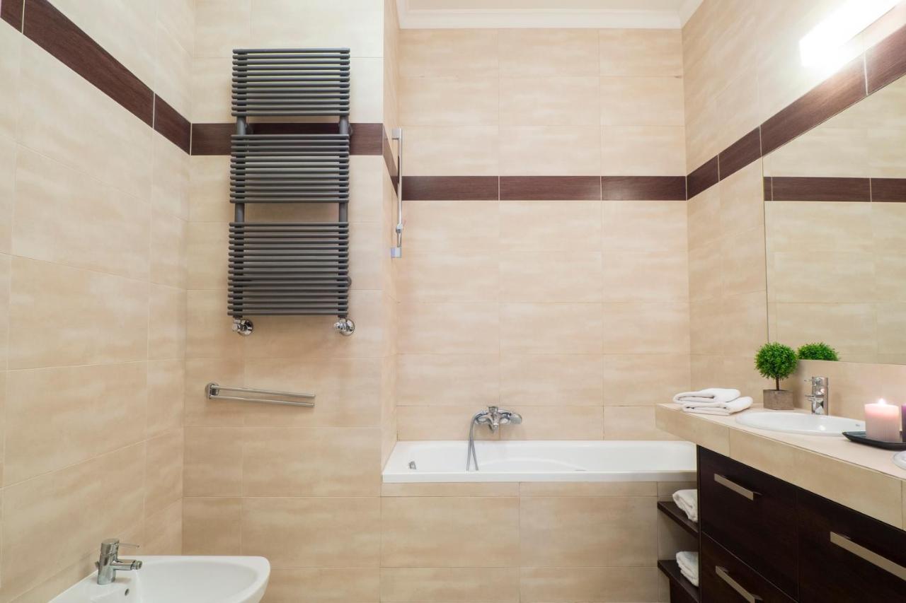 Majestic Residence -150M2 With Iconic Market Square View As Home Apartamenty R506 Wrocław Eksteriør billede